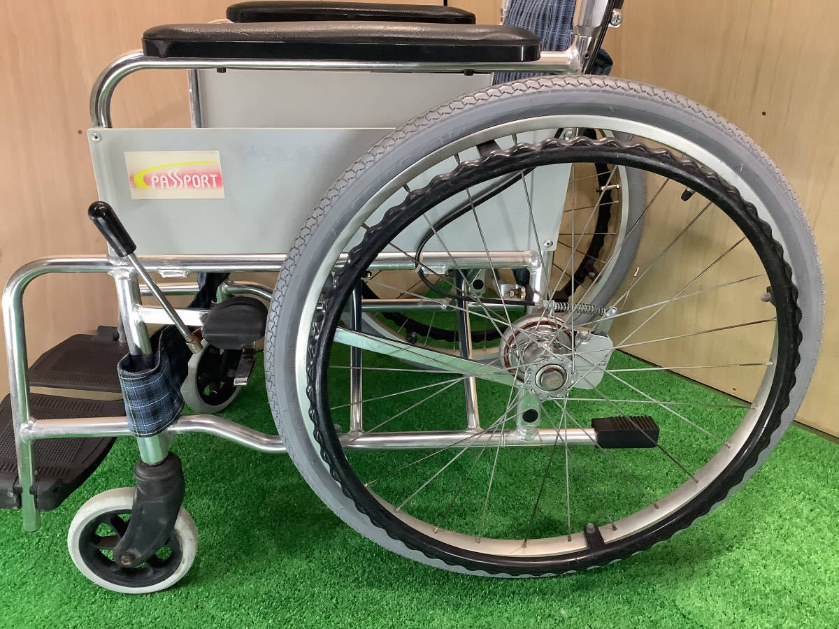 中古品 車椅子№4 自走式 折り畳み式 低床→前座高40㎝ 車イス安全整備士による点検・整備済 動作確認済 ネイビー チェック柄